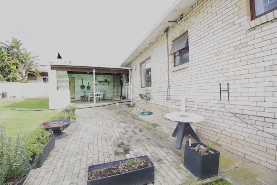 2 Bedroom Property for Sale in Wavecrest Eastern Cape